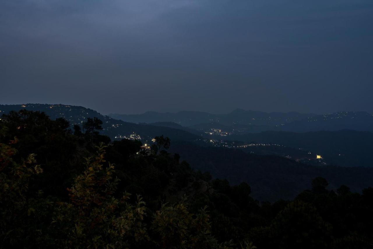 Stayvista At Bellevue With Outdoor Jacuzzi Kasauli Εξωτερικό φωτογραφία