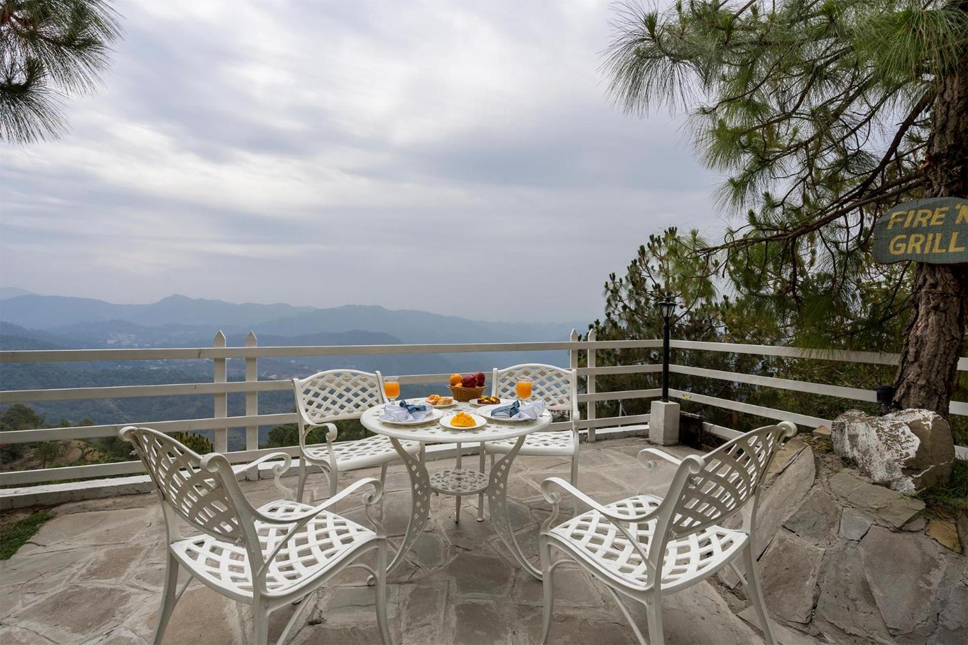Stayvista At Bellevue With Outdoor Jacuzzi Kasauli Εξωτερικό φωτογραφία