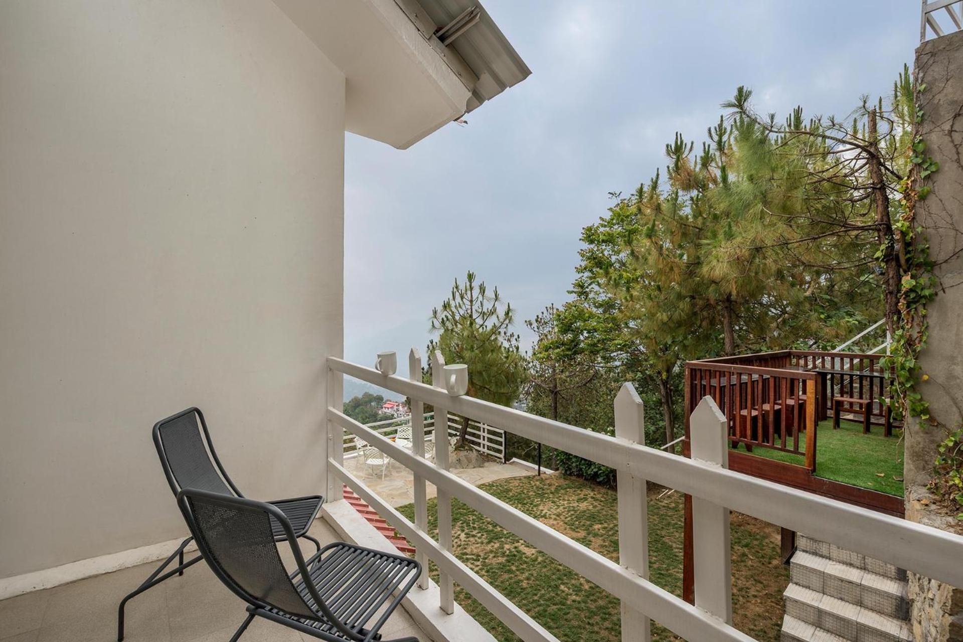 Stayvista At Bellevue With Outdoor Jacuzzi Kasauli Εξωτερικό φωτογραφία